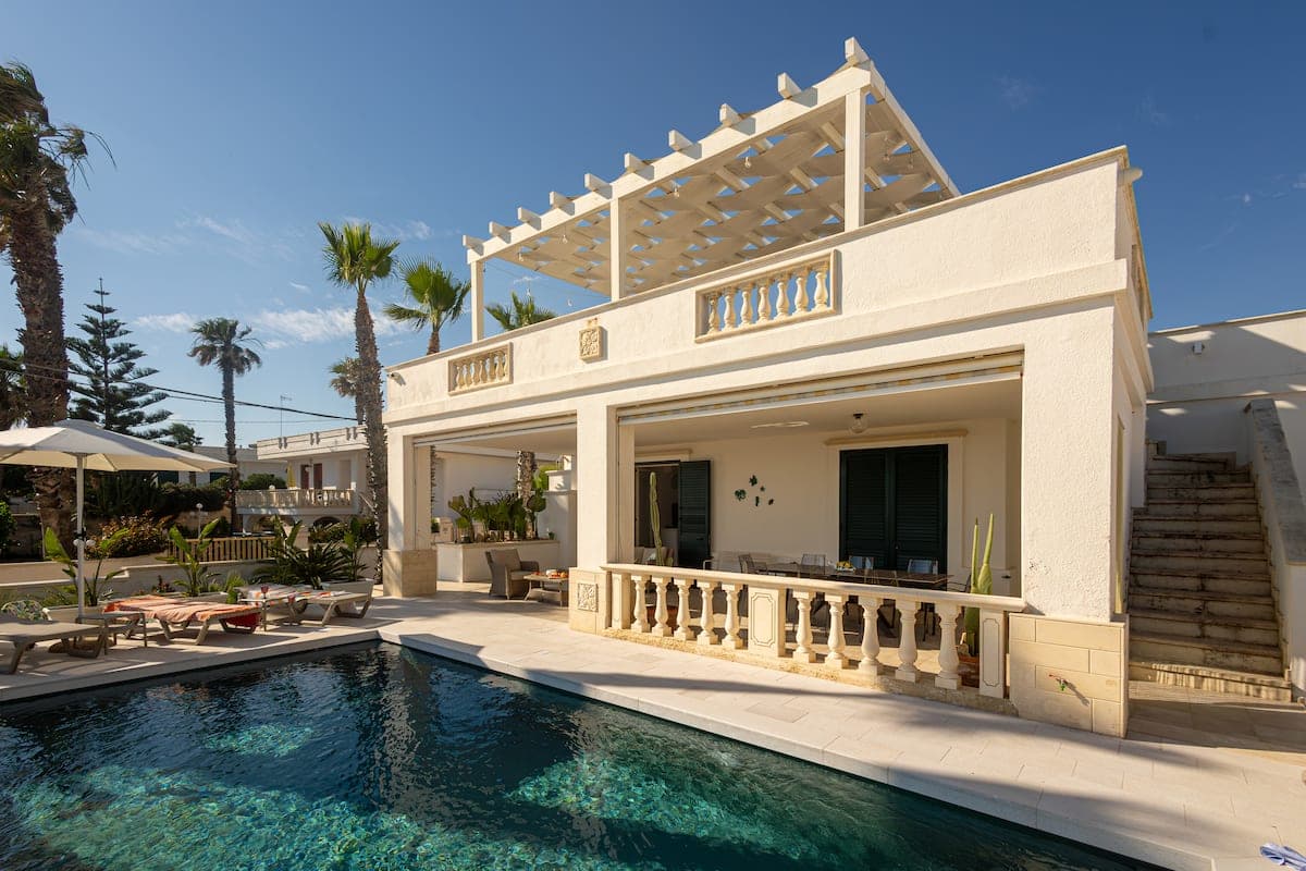 Pool villa near the coast at Capilungo