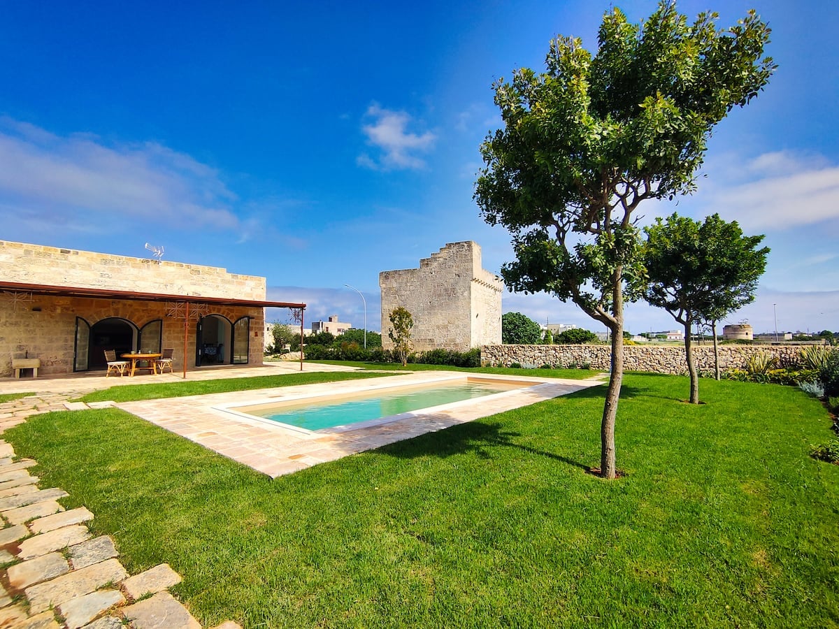 Historic house with pool in Marittima